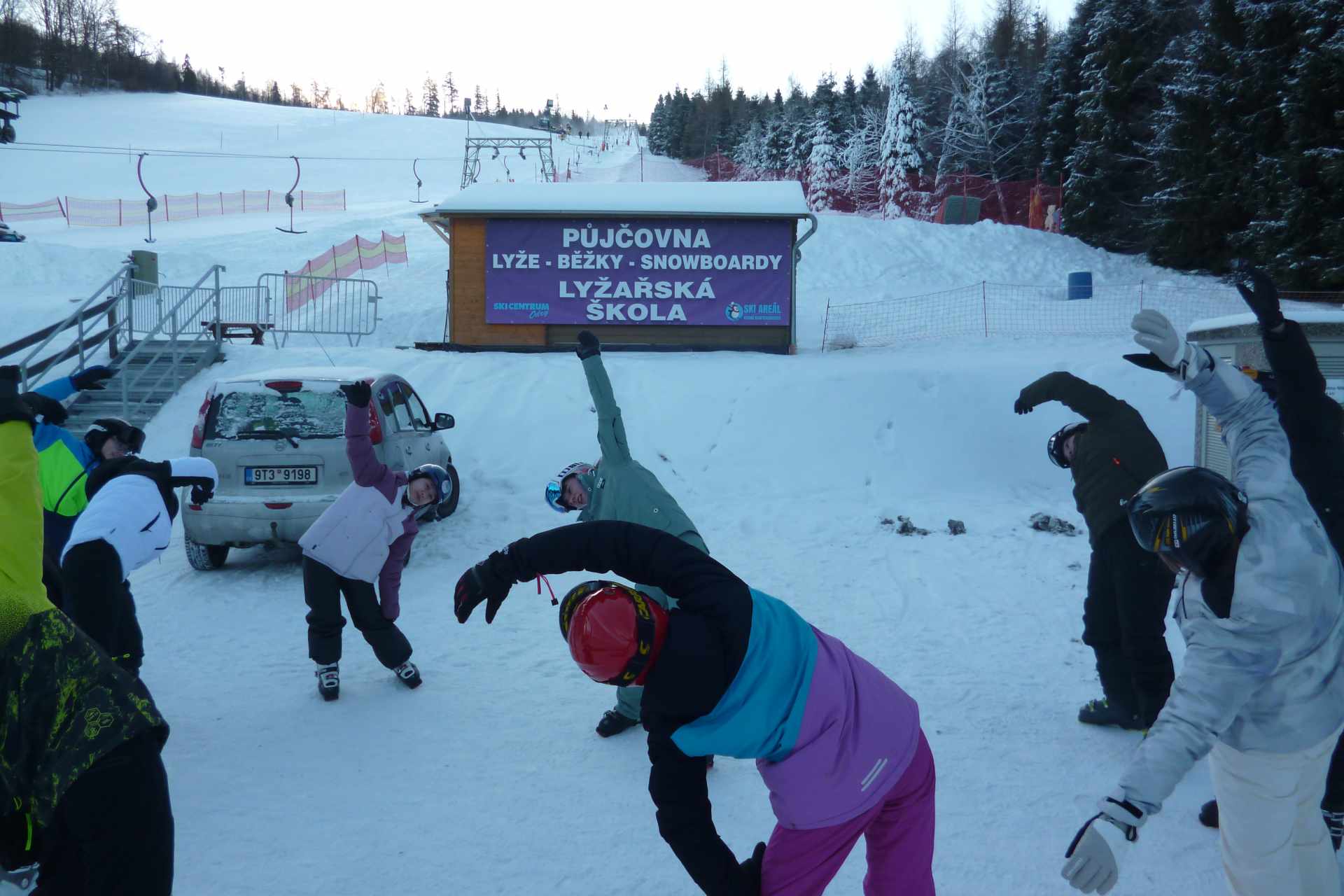 LYŽÁK
