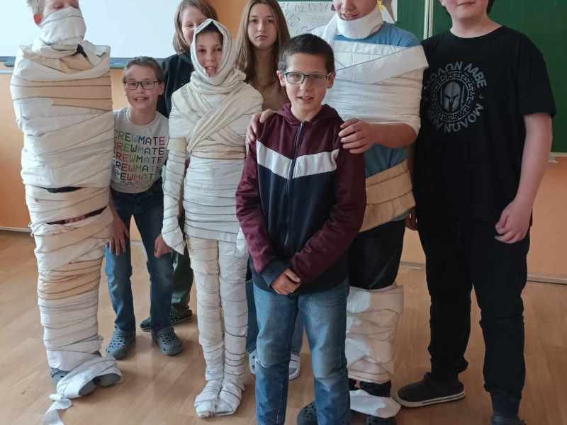 MUMIE A JEJICH TVŮRCI
